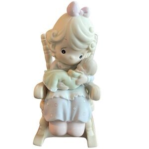 Vintage Precious Moments Figurine Love Never Leaves a Mother’s Arms Coll…